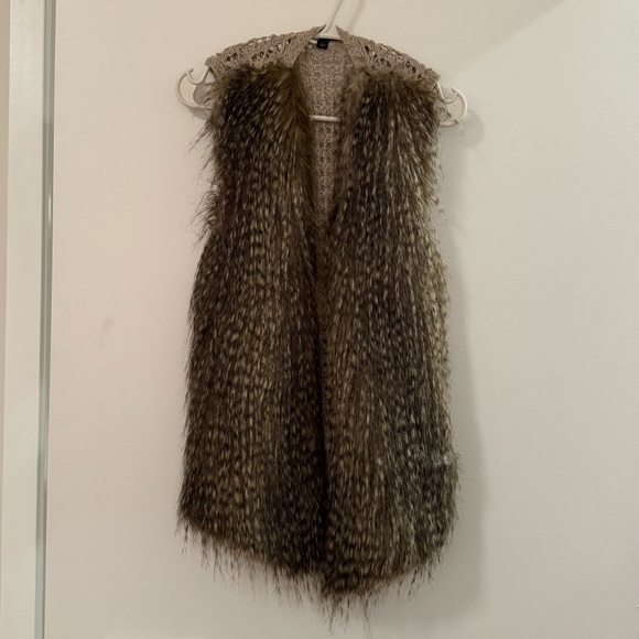 Lyla Faux Fur Vest - Picture 5 of 6